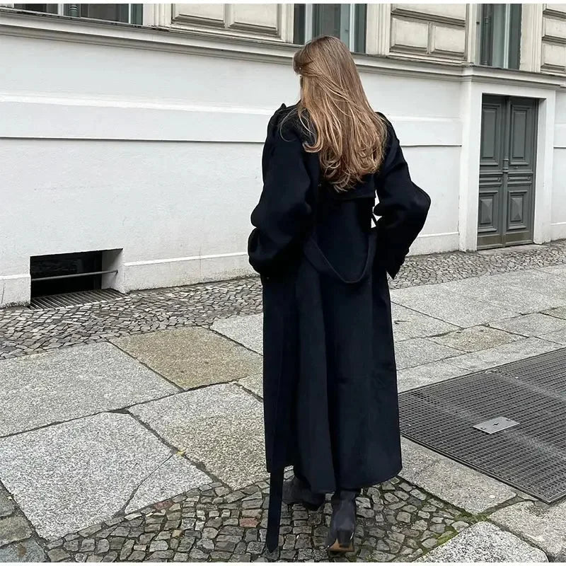 TIMELESS DOUBLE-BREASTED WOOL COAT