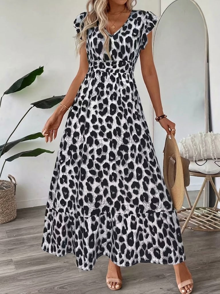 Celeste | Elegant Leopard Print Maxi Dress with V-Neck &amp; Smocked Waist