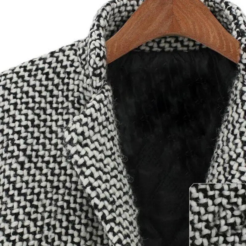 ELEGANT FEMININE WINTER COAT