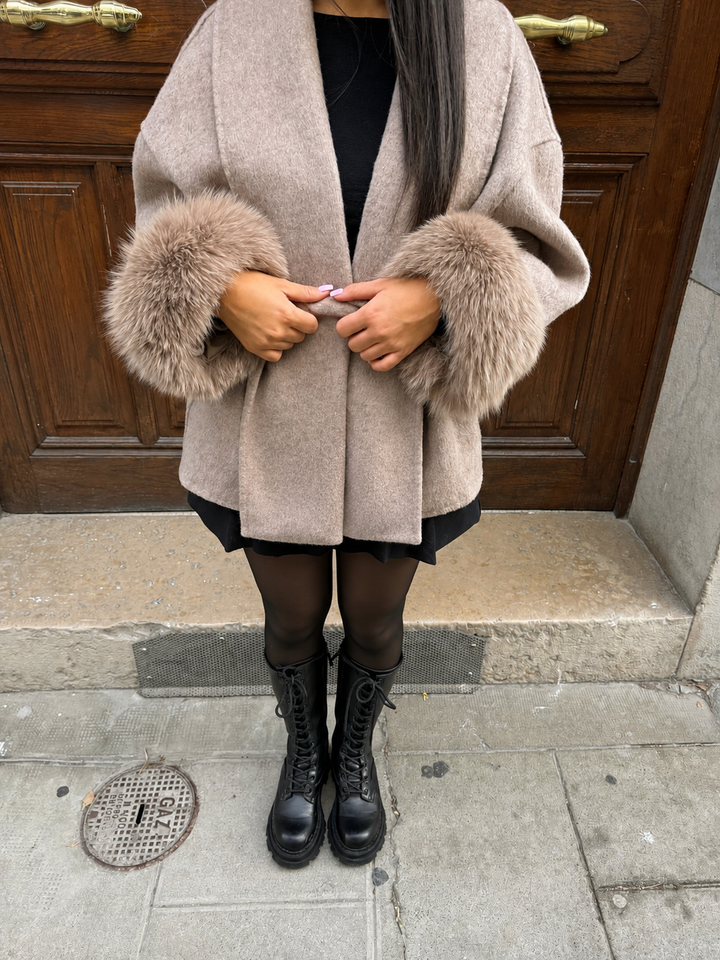 ELEGANT BELTED FAUX FUR COAT